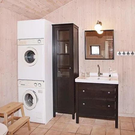 Two-bedroom Holiday In 3